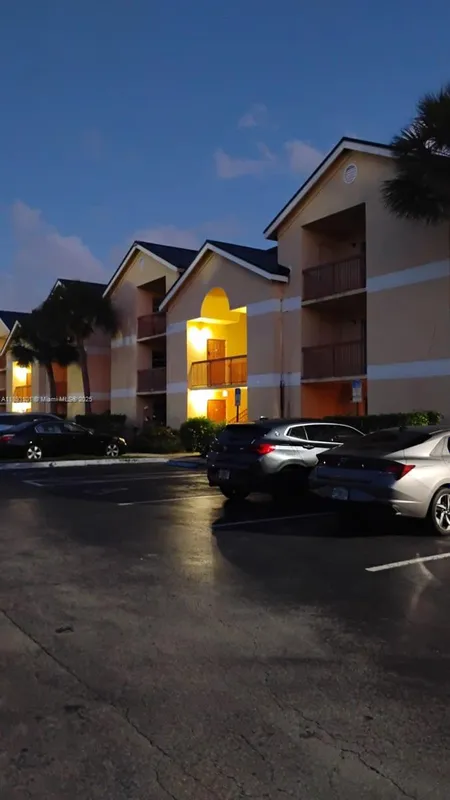 Property Slideshow image 1 of 37 | 7610 westwood dr 122, Tamarac, FL, 33321