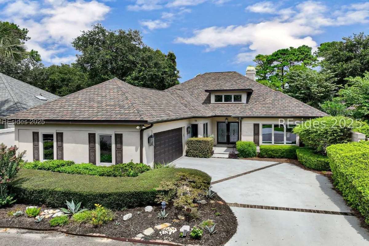 Property Slideshow image 1 of 57 | 18 sunset pl, Hilton Head Island, SC, 29926