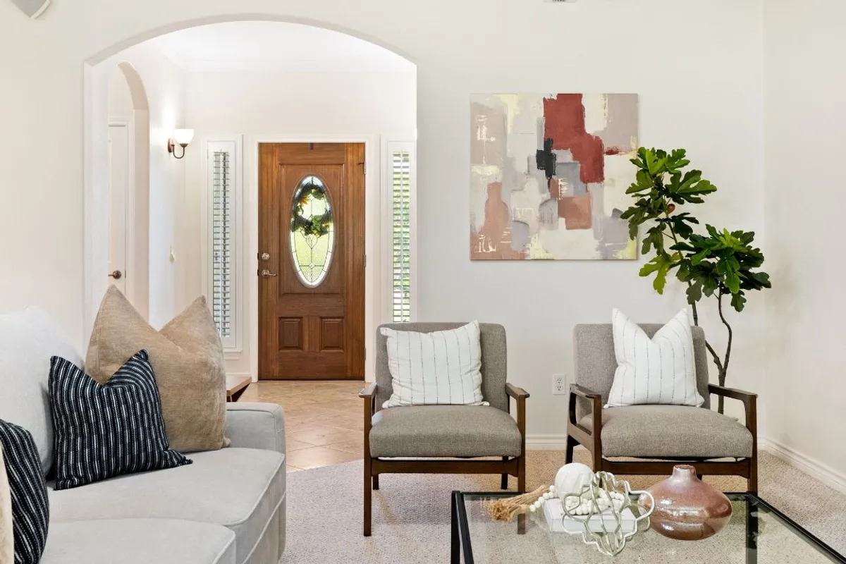 Property Slideshow image 1 of 28 | 900 heritage oaks bnd, Georgetown, TX, 78633