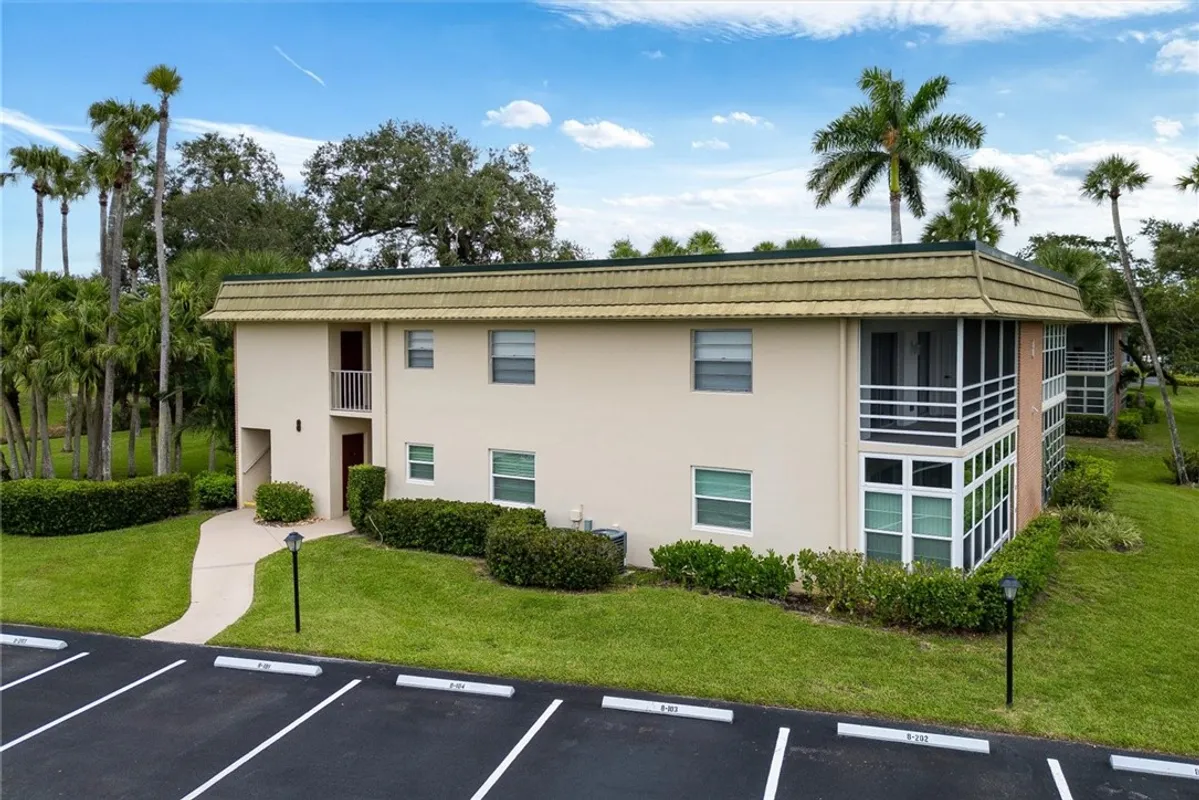 Property Slideshow image 1 of 35 | 8 vista gardens trl apt 201, Vero Beach, FL, 32962
