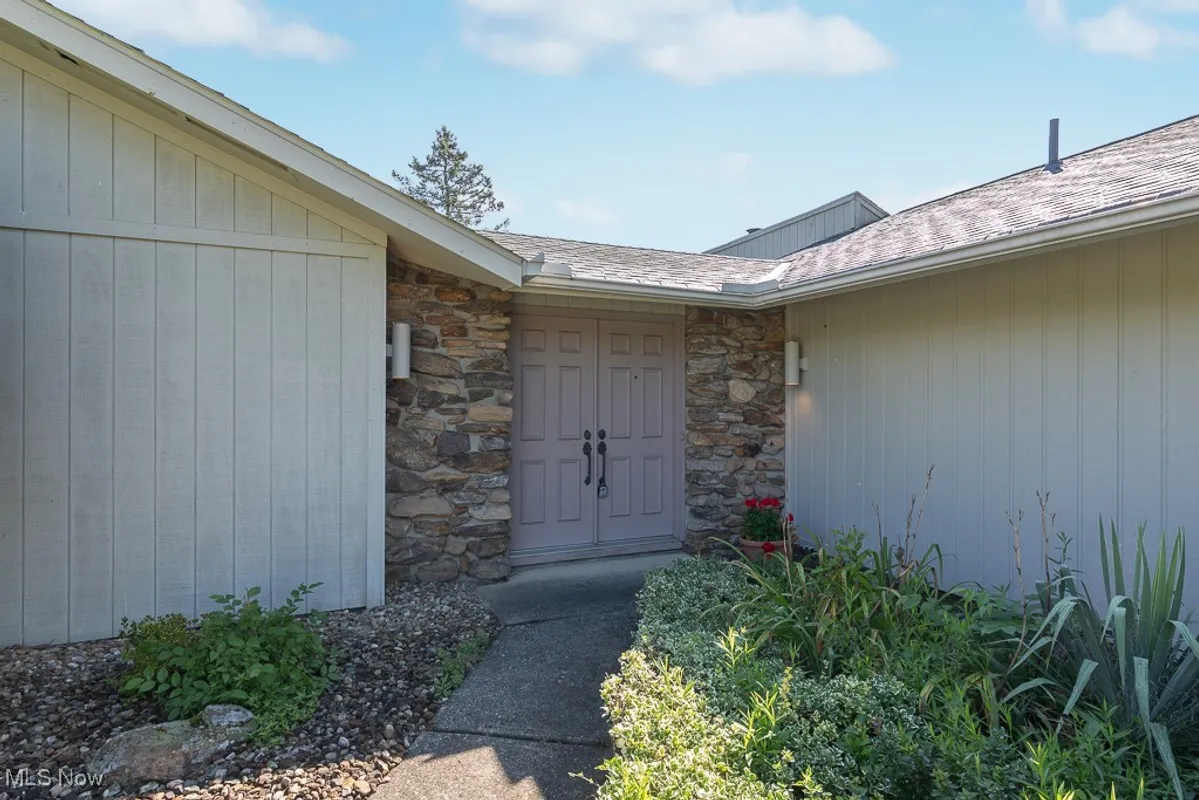 Property Slideshow image 1 of 34 | 22300 rock creek cir, Strongsville, OH, 44149