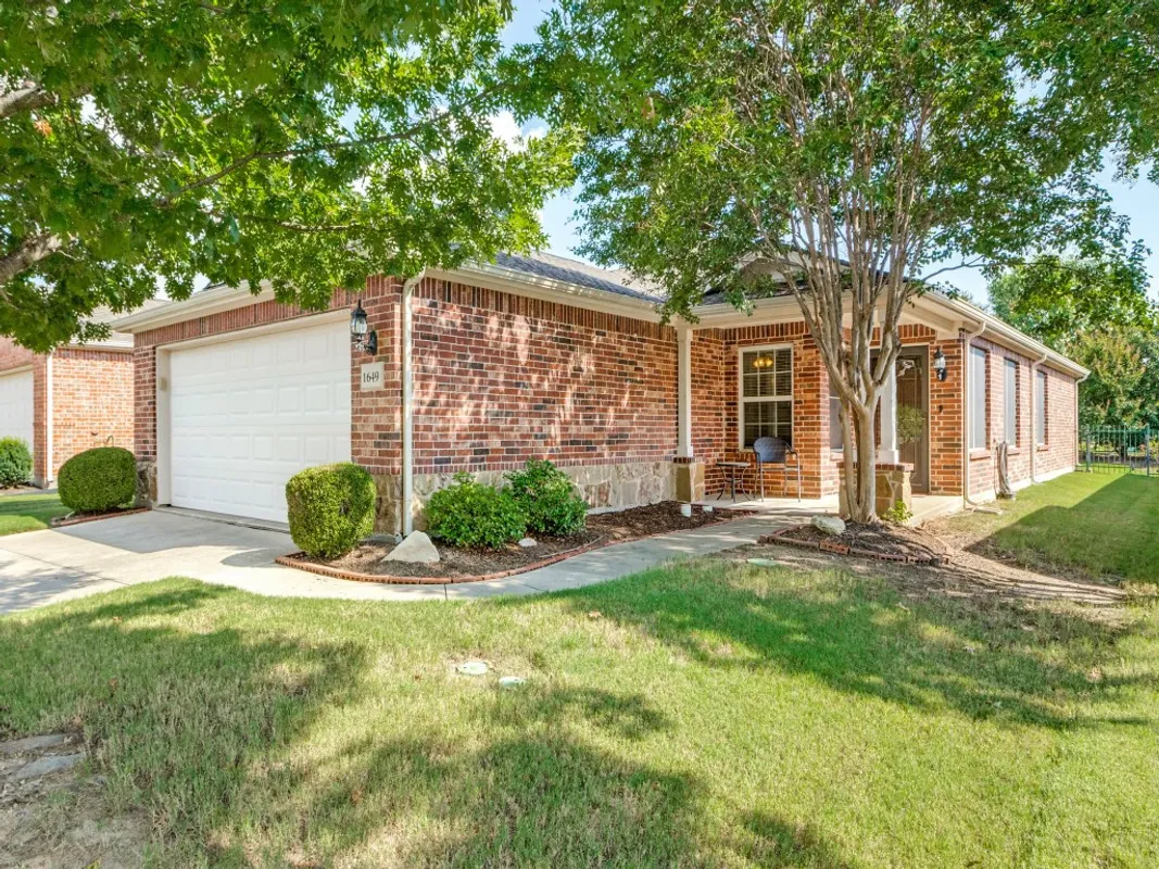 Property Slideshow image 1 of 40 | 1649 antelope hills dr, Frisco, TX, 75036