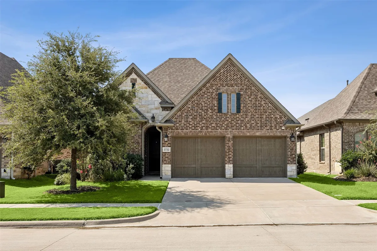 Property Slideshow image 1 of 33 | 2732 promenade, The Colony, TX, 75056