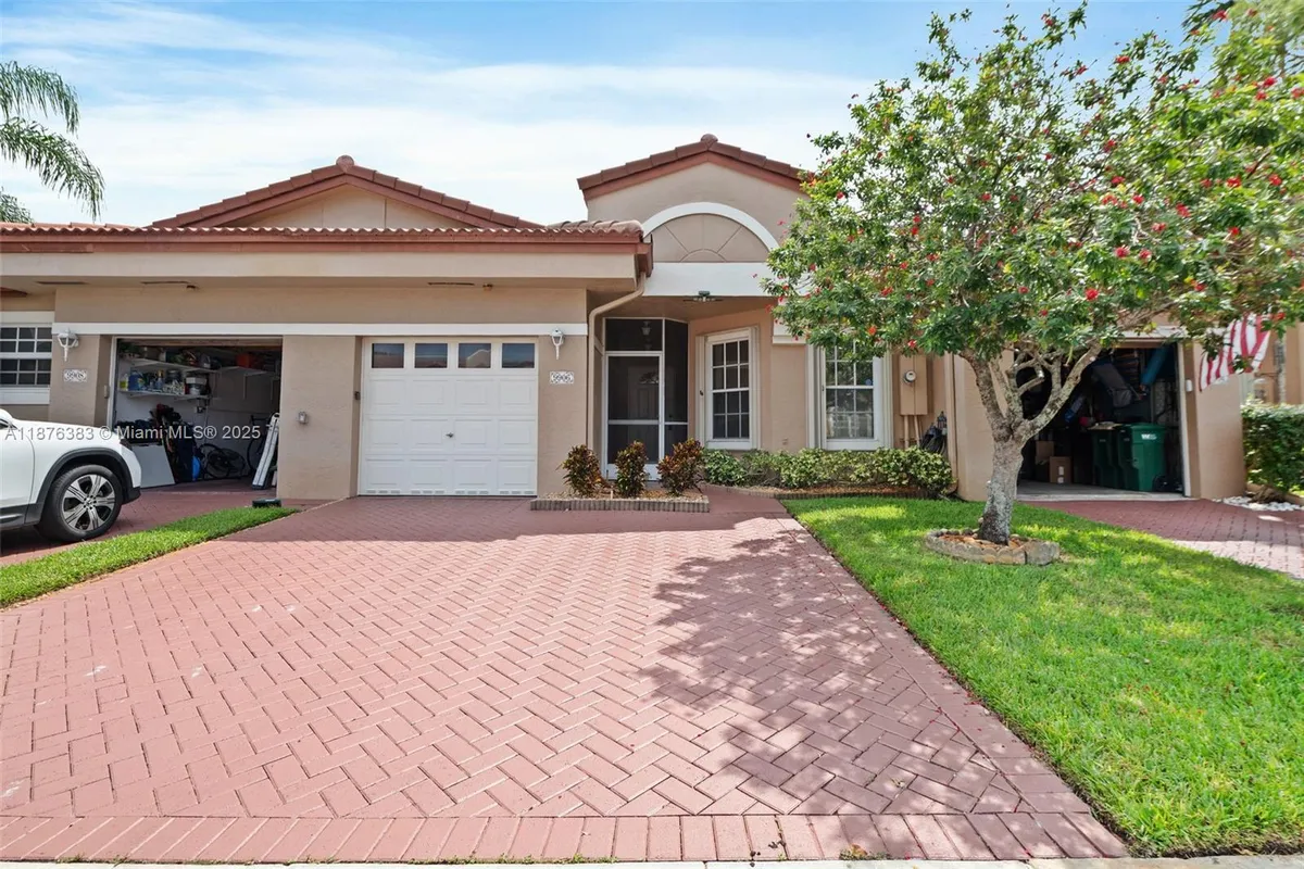 Property Slideshow image 1 of 31 | 9906 malvern dr, Tamarac, FL, 33321