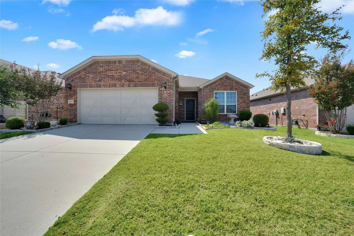 Property Slideshow image 1 of 38 | 7616 heritage dr, Aubrey, TX, 76227