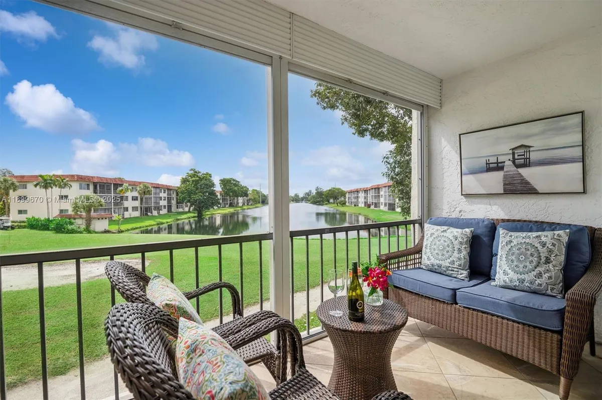 Property Slideshow image 1 of 48 | 411 s hollybrook dr 204, Pembroke Pines, FL, 33025
