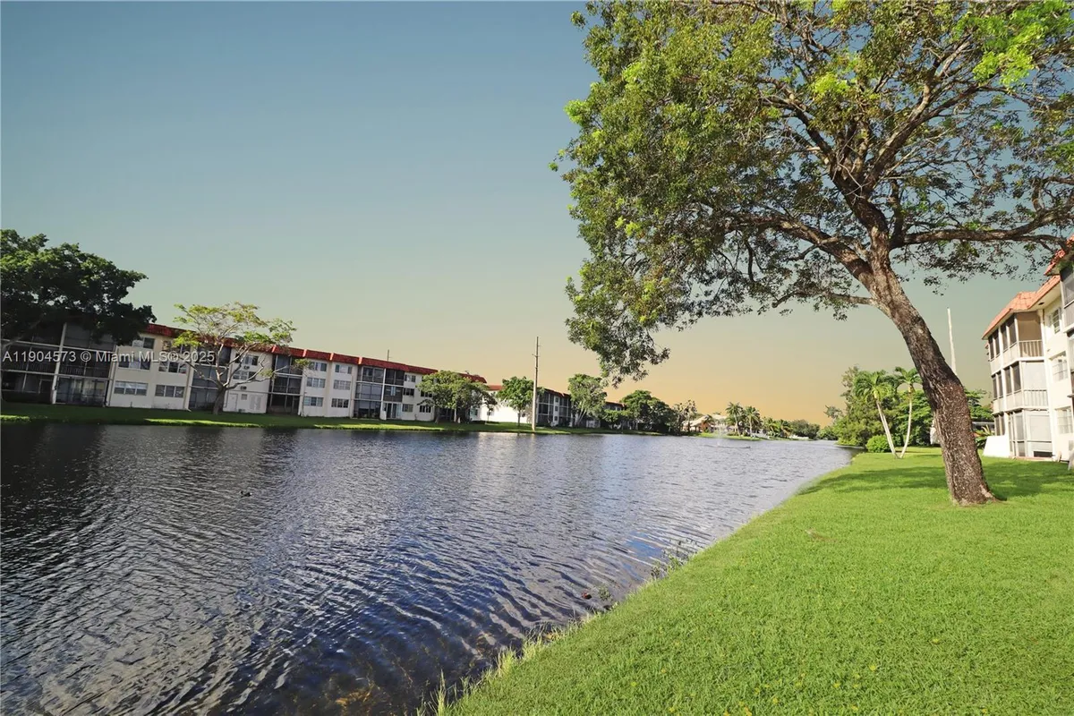Property Slideshow image 1 of 37 | 361 s hollybrook dr 102, Pembroke Pines, FL, 33025