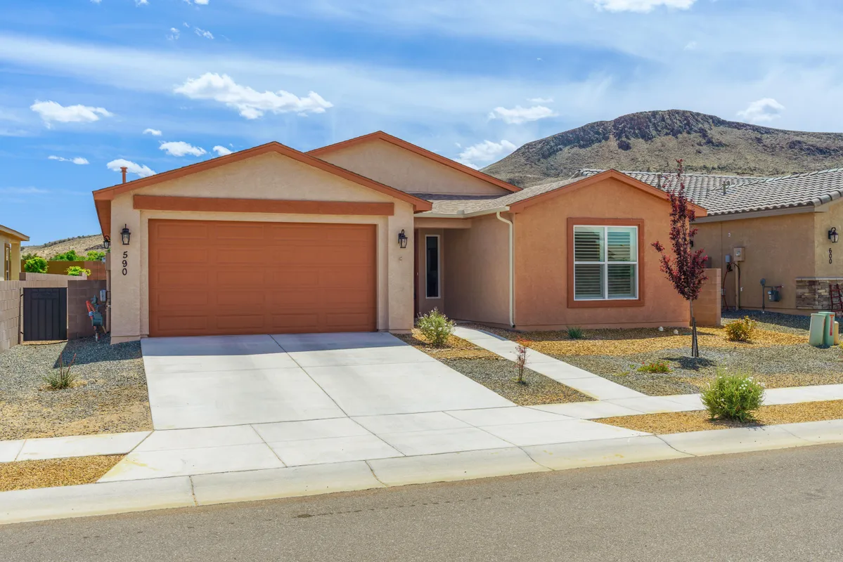 Property Slideshow image 1 of 27 | 590 rio chama cir sw, Los Lunas, NM, 87031