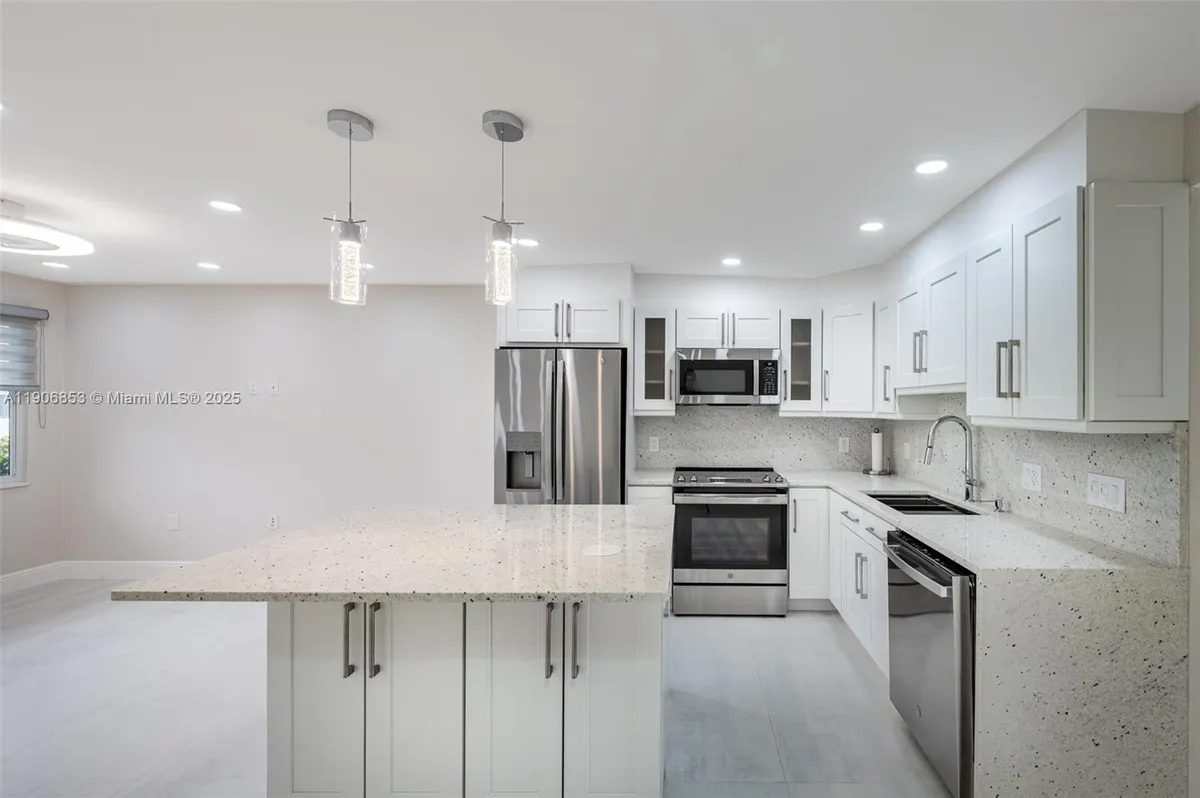 Property Slideshow image 1 of 22 | 102 upminster e unit e, Deerfield Beach, FL, 33442