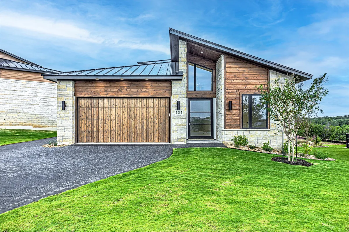 Property Slideshow image 1 of 37 | 101 manciano dr, Horseshoe Bay, TX, 78657