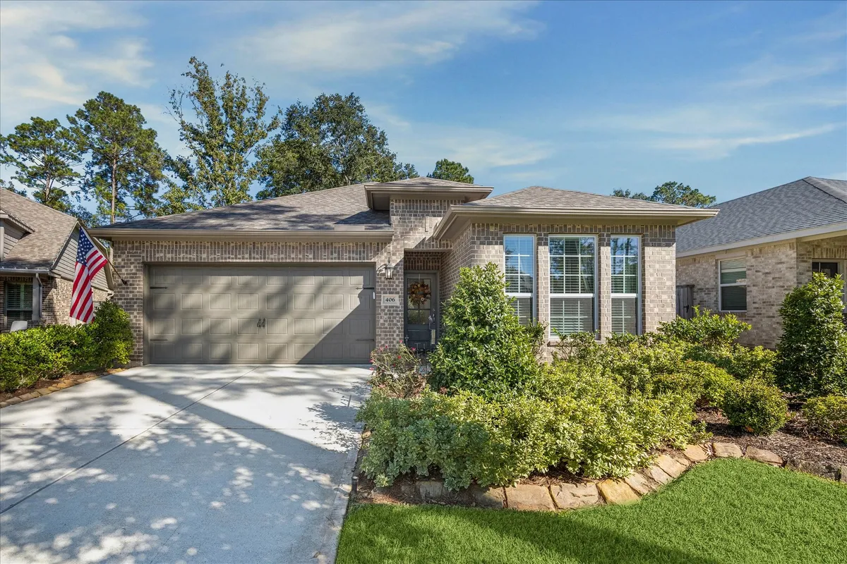 Property Slideshow image 1 of 33 | 406 wild petunia ct, Montgomery, TX, 77316