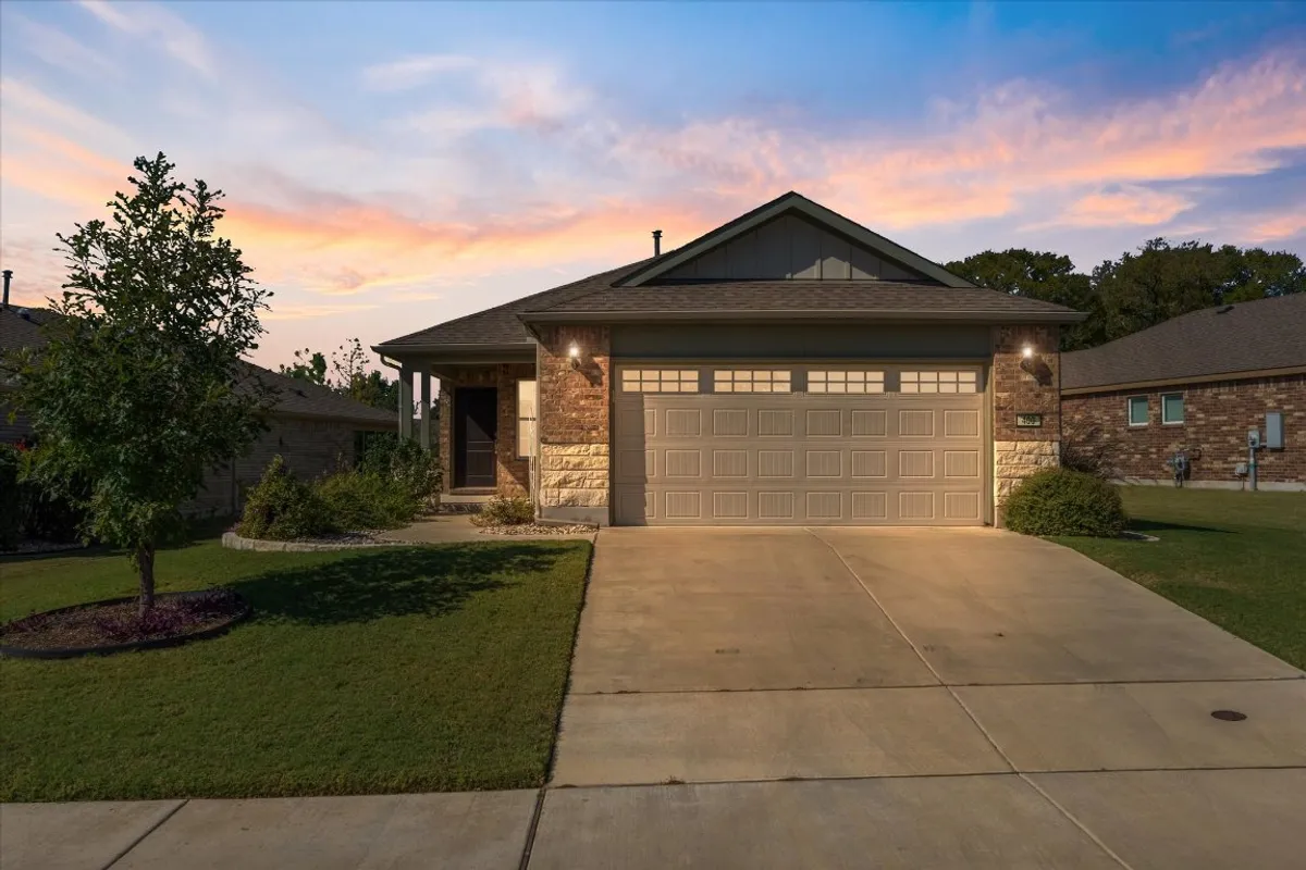 Property Slideshow image 1 of 39 | 400 holiday creek ln, Georgetown, TX, 78633