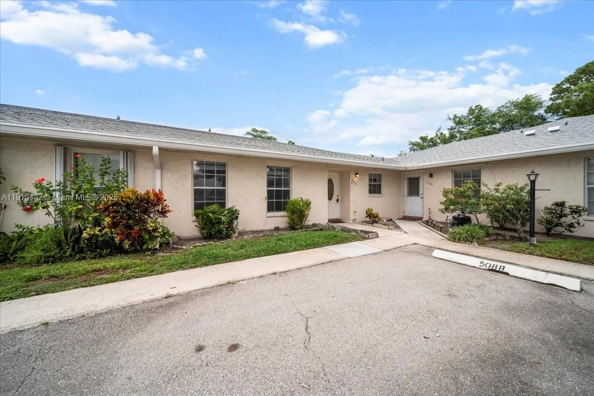 Property Slideshow image 1 of 22 | 508 holyoke ln a, Lake Worth, FL, 33467