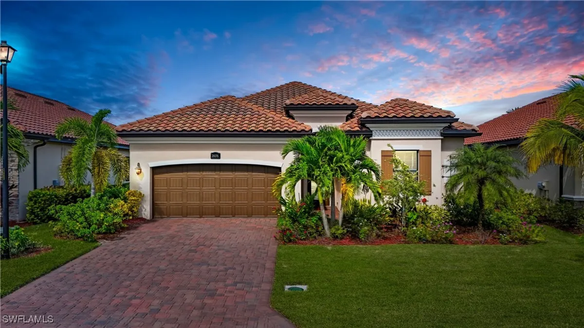 Property Slideshow image 1 of 50 | 28076 foxrock ct, Bonita Springs, FL, 34135