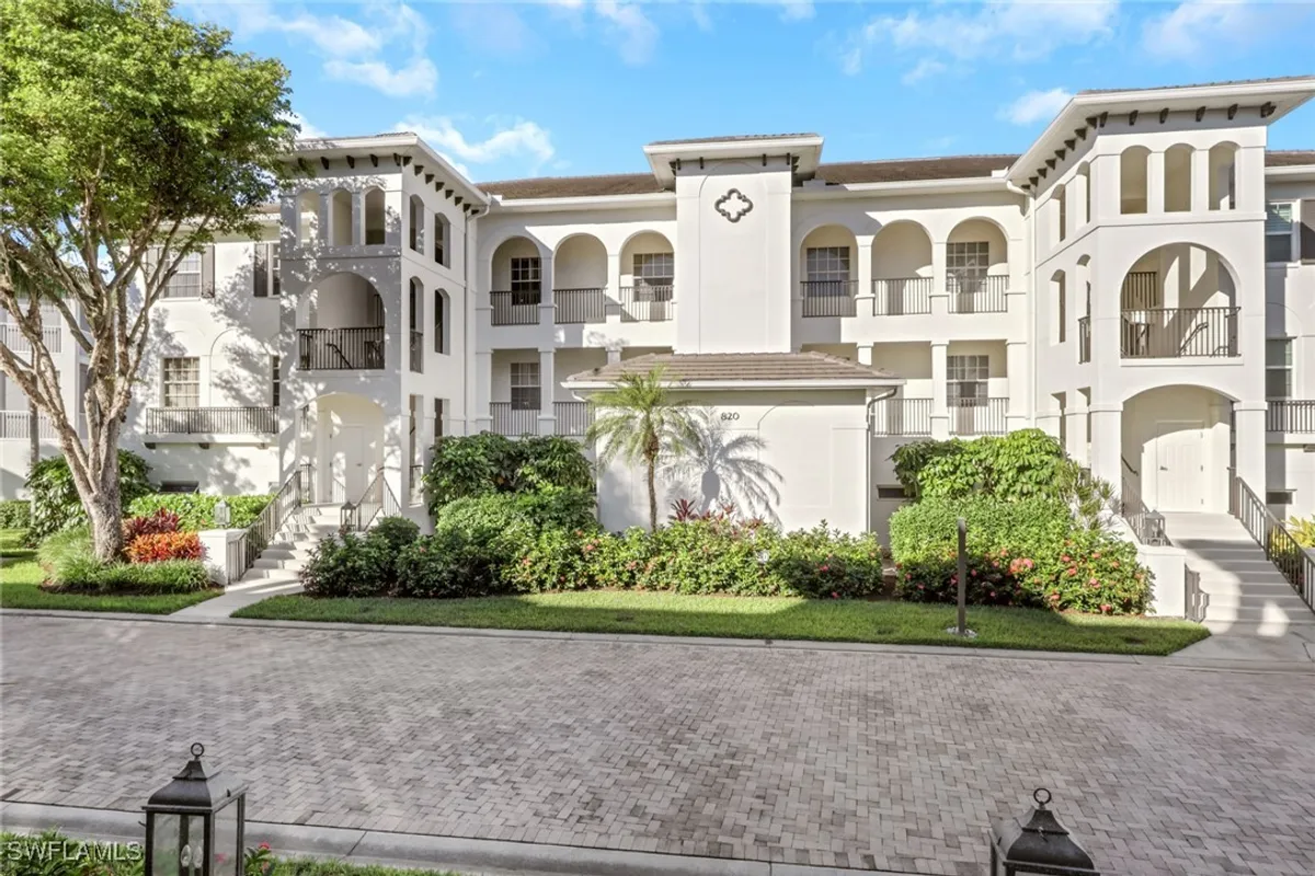 Property Slideshow image 1 of 29 | 820 bentwater cir 202, Naples, FL, 34108