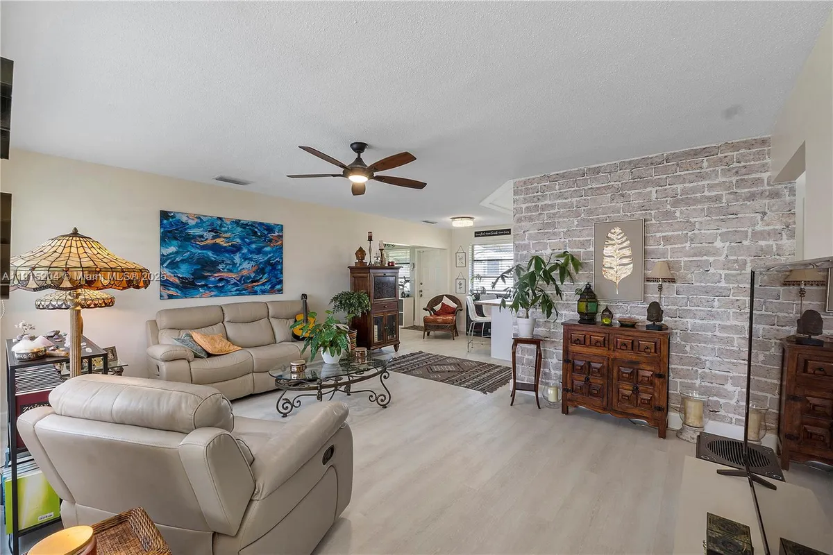 Property Slideshow image 1 of 13 | 3114 byron cir 128, Hollywood, FL, 33021