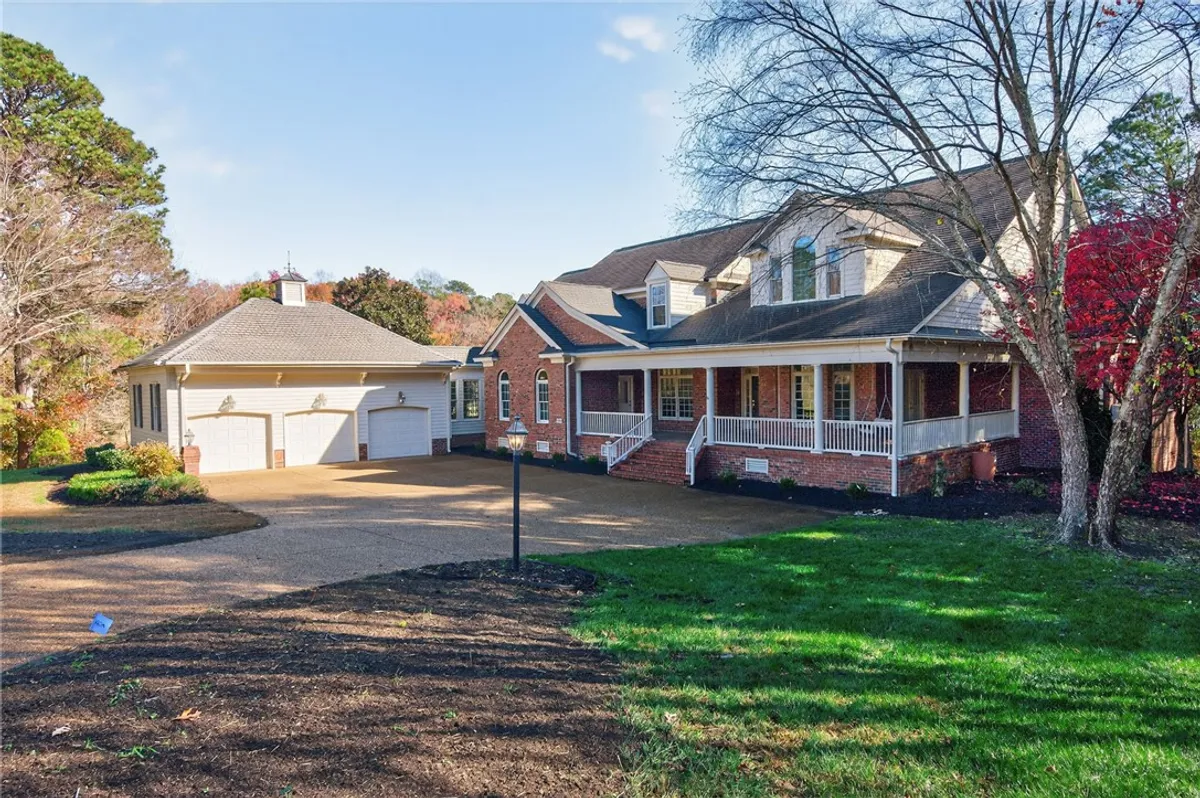 Property Slideshow image 1 of 44 | 169 waterton, Williamsburg, VA, 23188