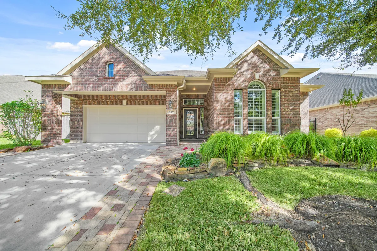Property Slideshow image 1 of 33 | 2417 e tuschman, Pearland, TX, 77581