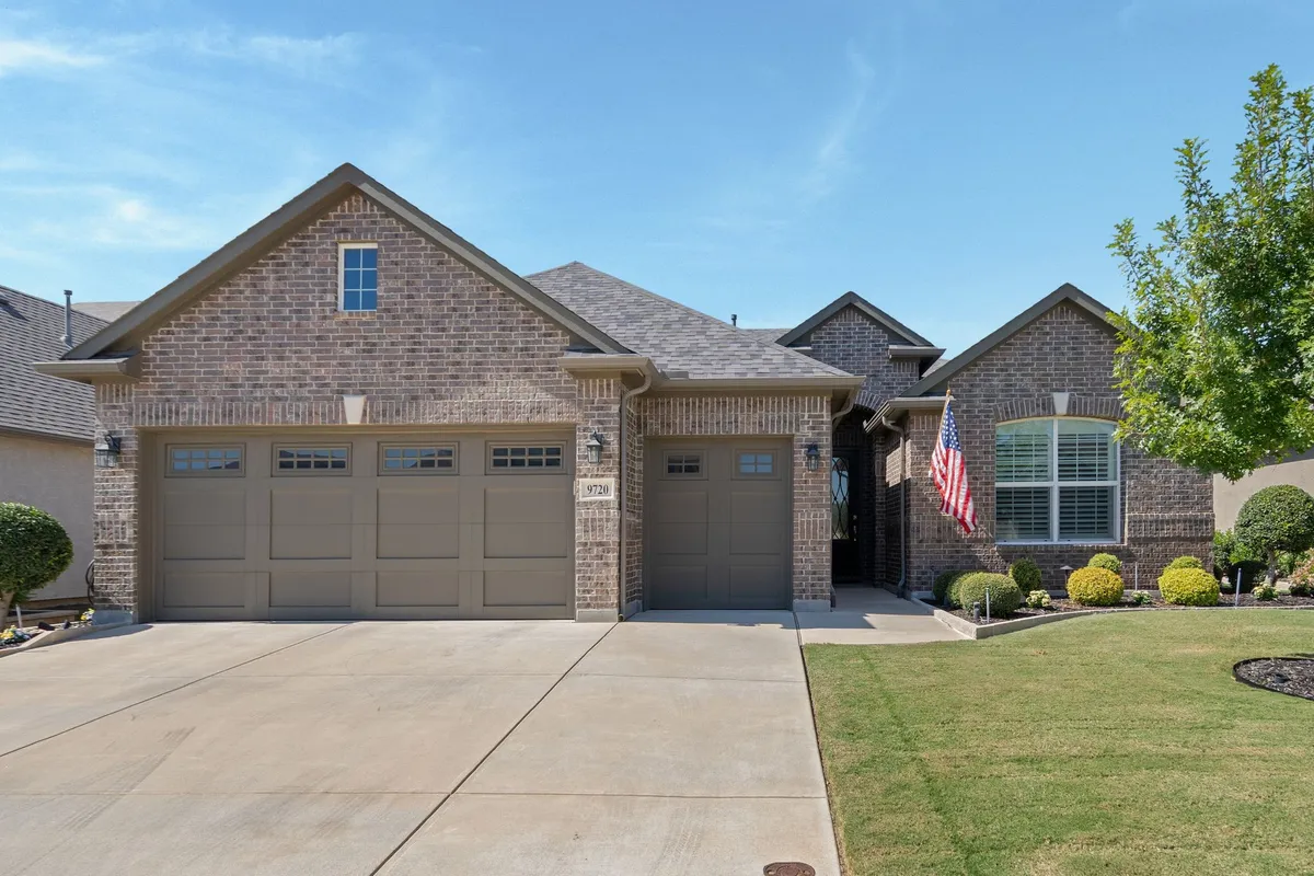 Property Slideshow image 1 of 32 | 9720 silver rock way, Denton, TX, 76207