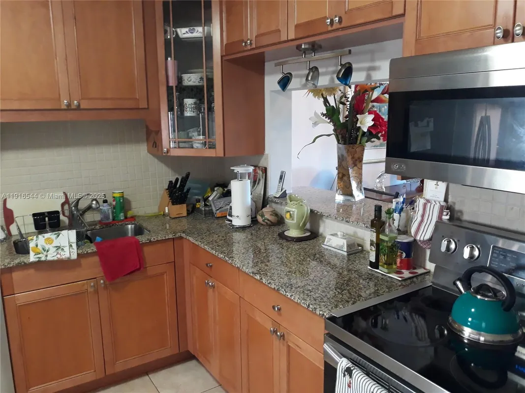 Property Slideshow image 1 of 19 | 215 se 3rd ave 407a, Hallandale Beach, FL, 33009