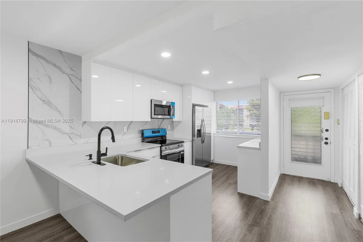 Property Slideshow image 1 of 29 | 3591 inverrary dr 203, Lauderhill, FL, 33319