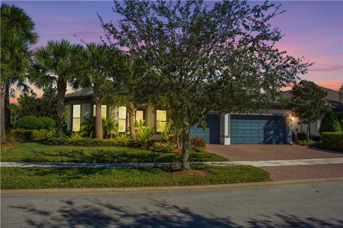 Property Slideshow image 1 of 36 | 5098 pendelton sq, Vero Beach, FL, 32967