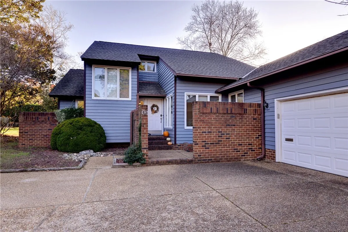 Property Slideshow image 1 of 39 | 42 yeardleys grant, Williamsburg, VA, 23185