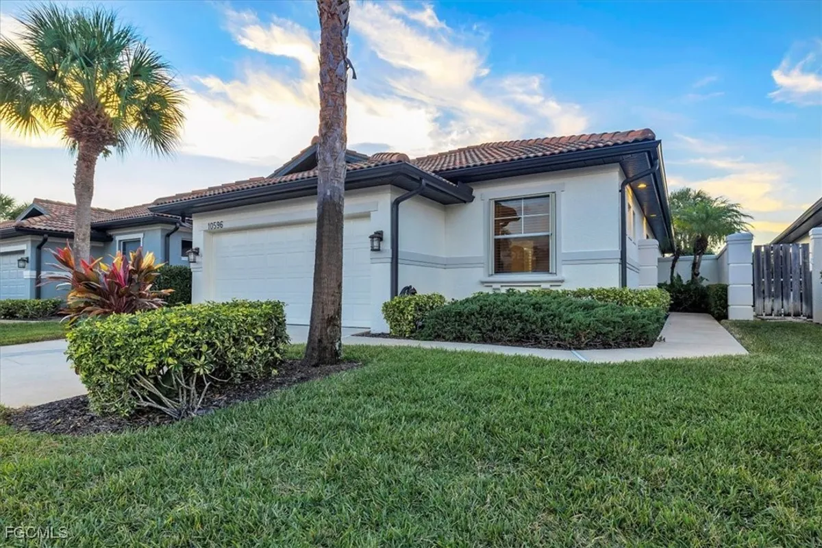 Property Slideshow image 1 of 35 | 10596 avila cir, Fort Myers, FL, 33913