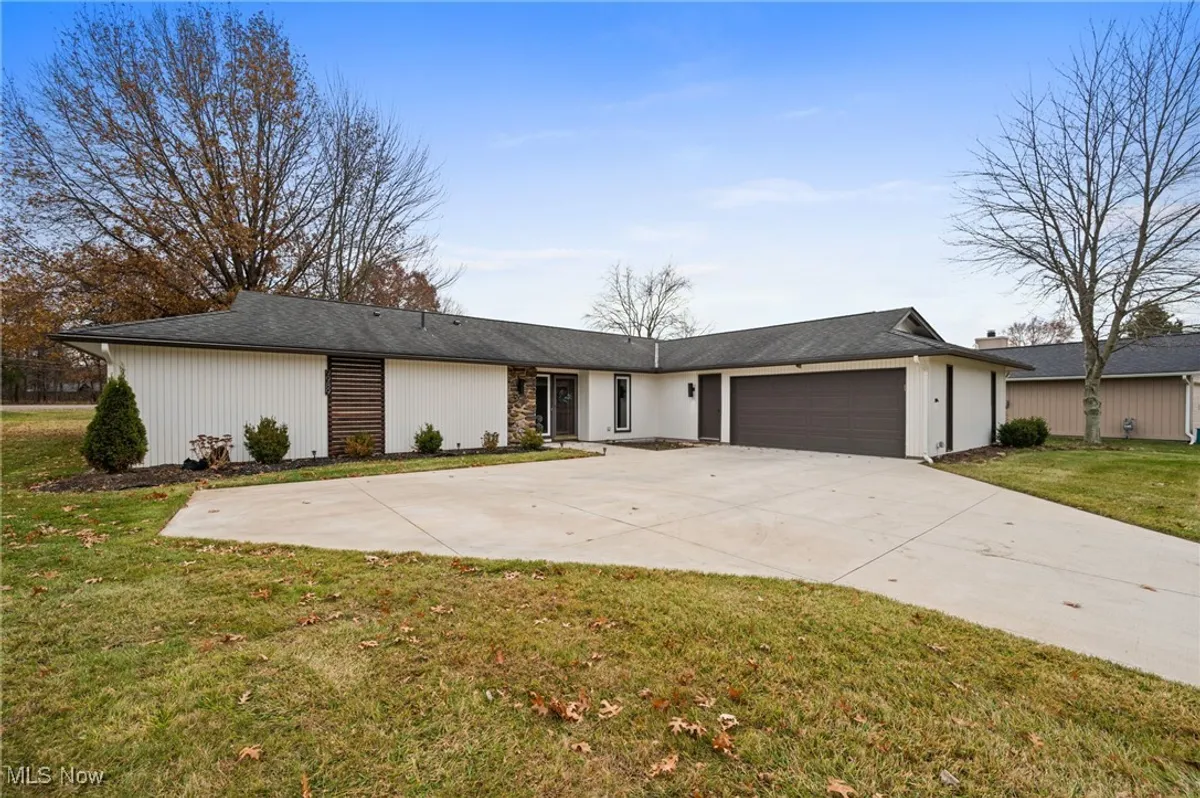 Property Slideshow image 1 of 39 | 9989 plum brook ln, Strongsville, OH, 44149