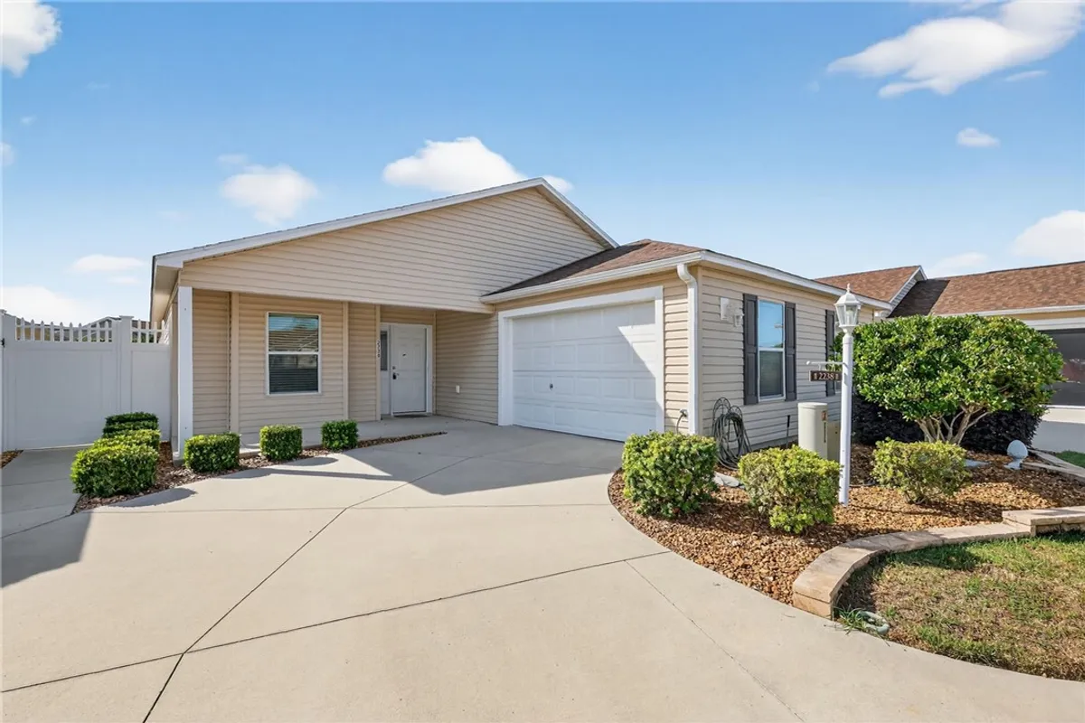 Property Slideshow image 1 of 27 | 2238 southwood dr, The Villages, FL, 32162