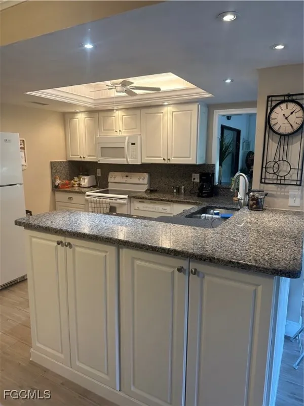 Property Slideshow image 1 of 37 | 5770 trailwinds dr 211, Fort Myers, FL, 33907