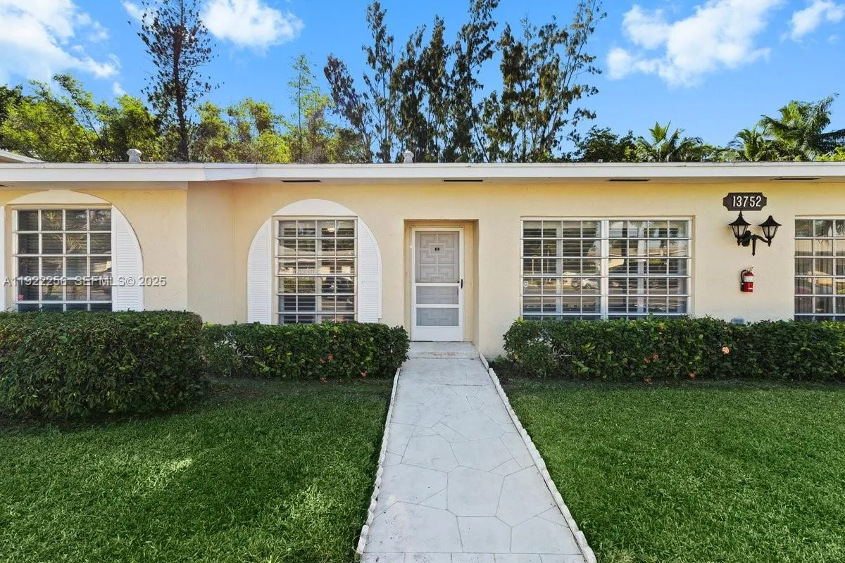 Property Slideshow image 1 of 32 | 13752 via flora b, Delray Beach, FL, 33484