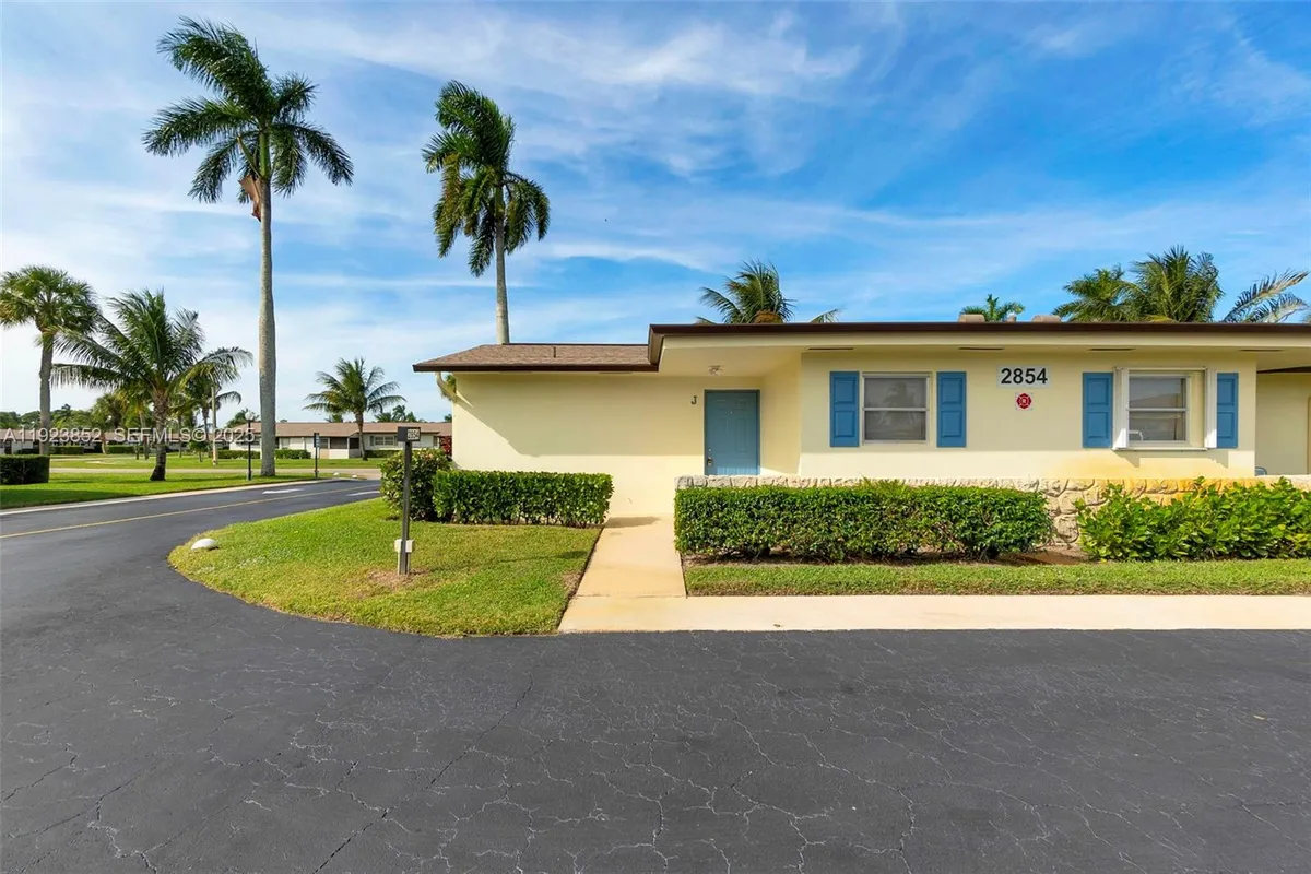 Property Slideshow image 1 of 24 | 2854 crosley dr j, West Palm Beach, FL, 33415