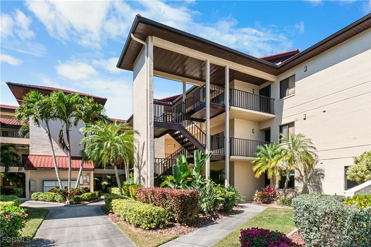 Property Slideshow image 1 of 48 | 13021 cross creek blvd 1250, Fort Myers, FL, 33912