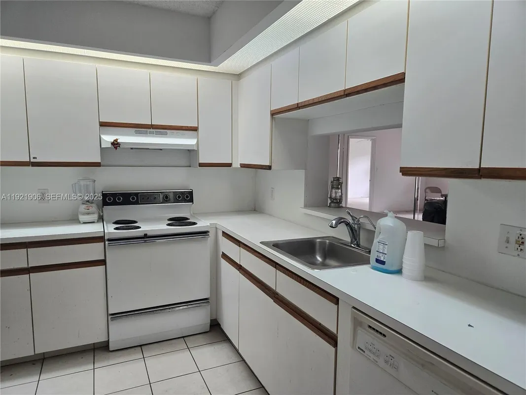 Property Slideshow image 1 of 5 | 1000 sw 128th ter v410, Pembroke Pines, FL, 33027