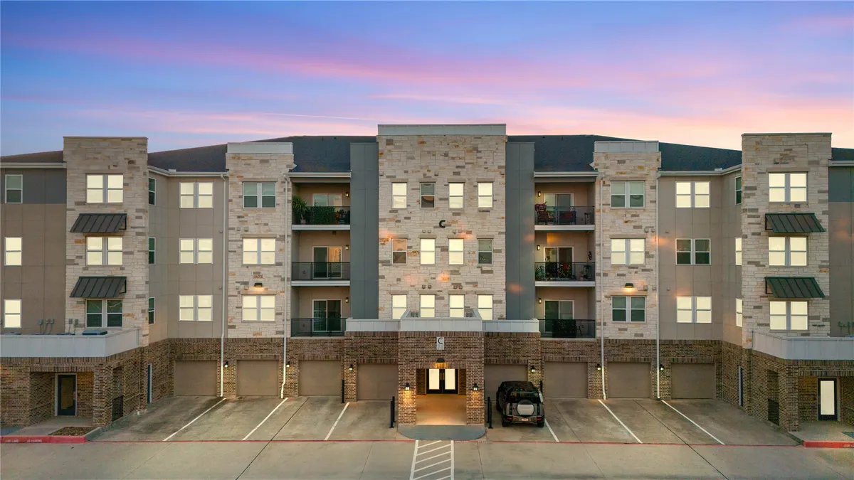 Property Slideshow image 1 of 44 | 6804 westview dr apt 3404, Houston, TX, 77055