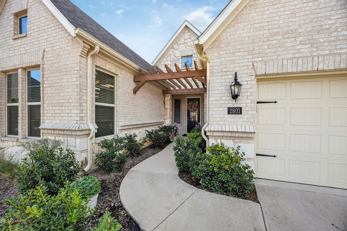 Property Slideshow image 1 of 38 | 2801 vista azul pl 2801, Mansfield, TX, 76063