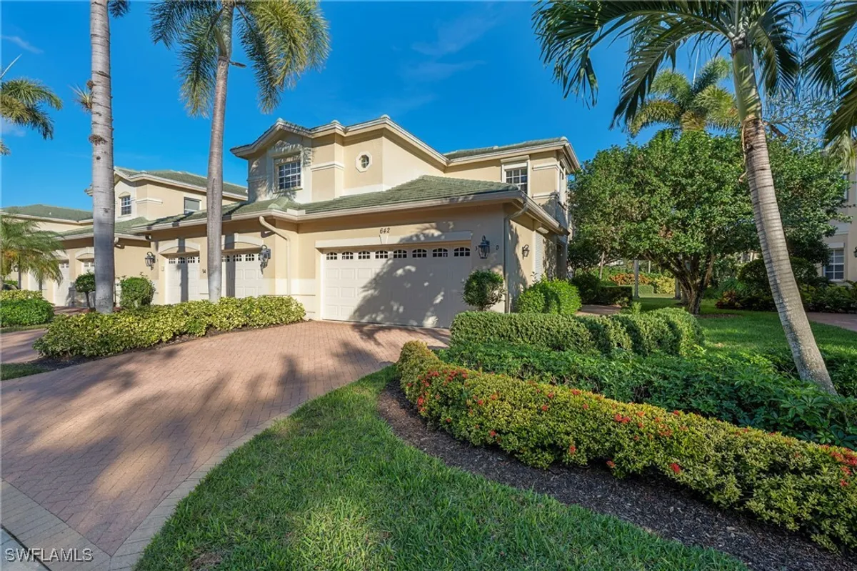 Property Slideshow image 1 of 17 | 642 vintage reserve cir # 3d, Naples, FL, 34119