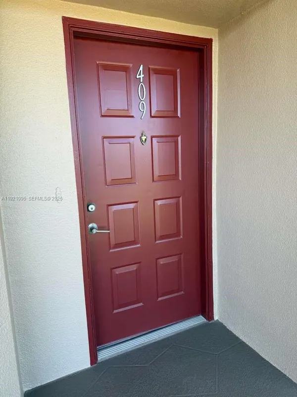 Property Slideshow image 1 of 23 | 950 sw 138th ave apt 409b, Pembroke Pines, FL, 33027