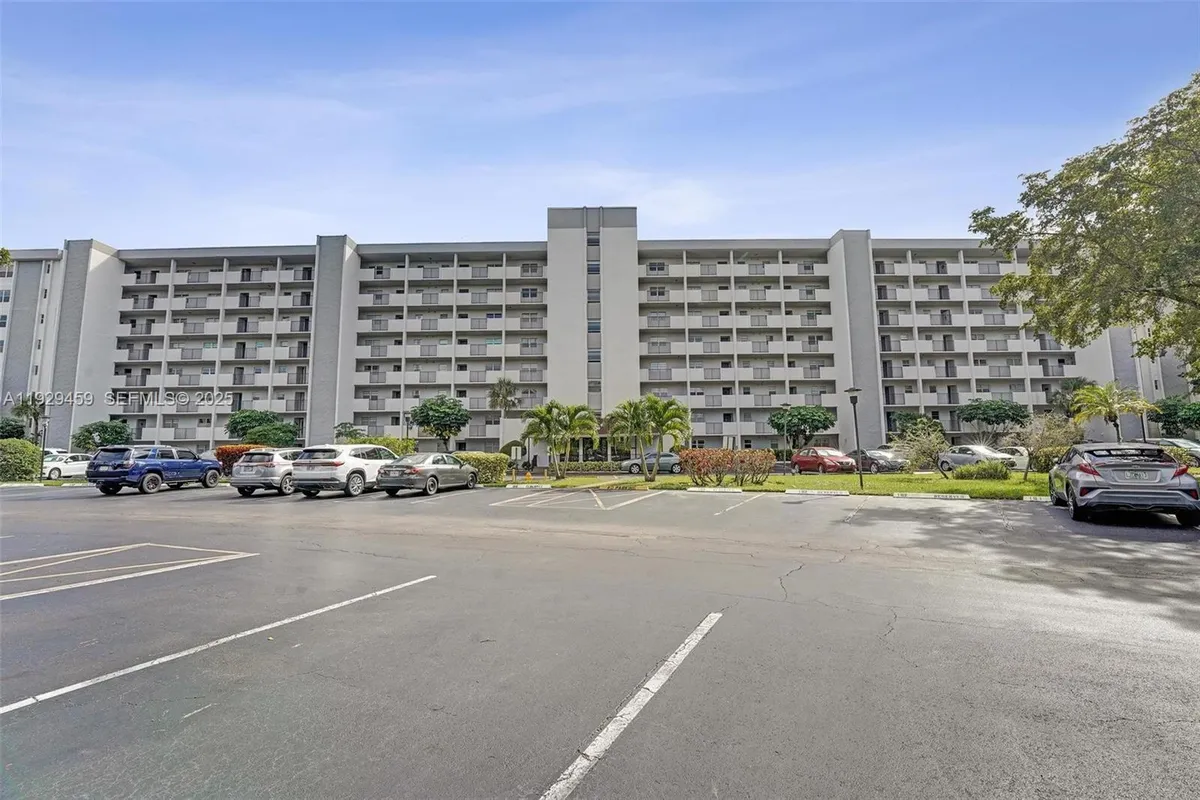 Property Slideshow image 1 of 44 | 5860 nw 44th st apt 806, Lauderhill, FL, 33319