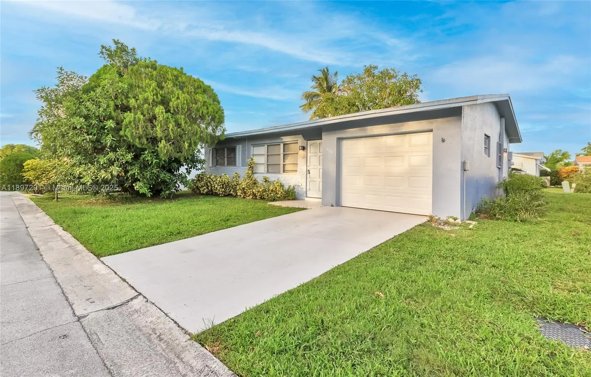 Property Slideshow image 1 of 27 | 980 nw 69th ave, Margate, FL, 33063