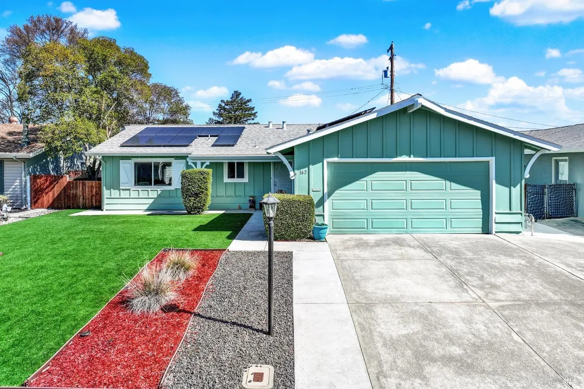 Property Slideshow image 1 of 68 | 162 isle royale cir, Vacaville, CA, 95687