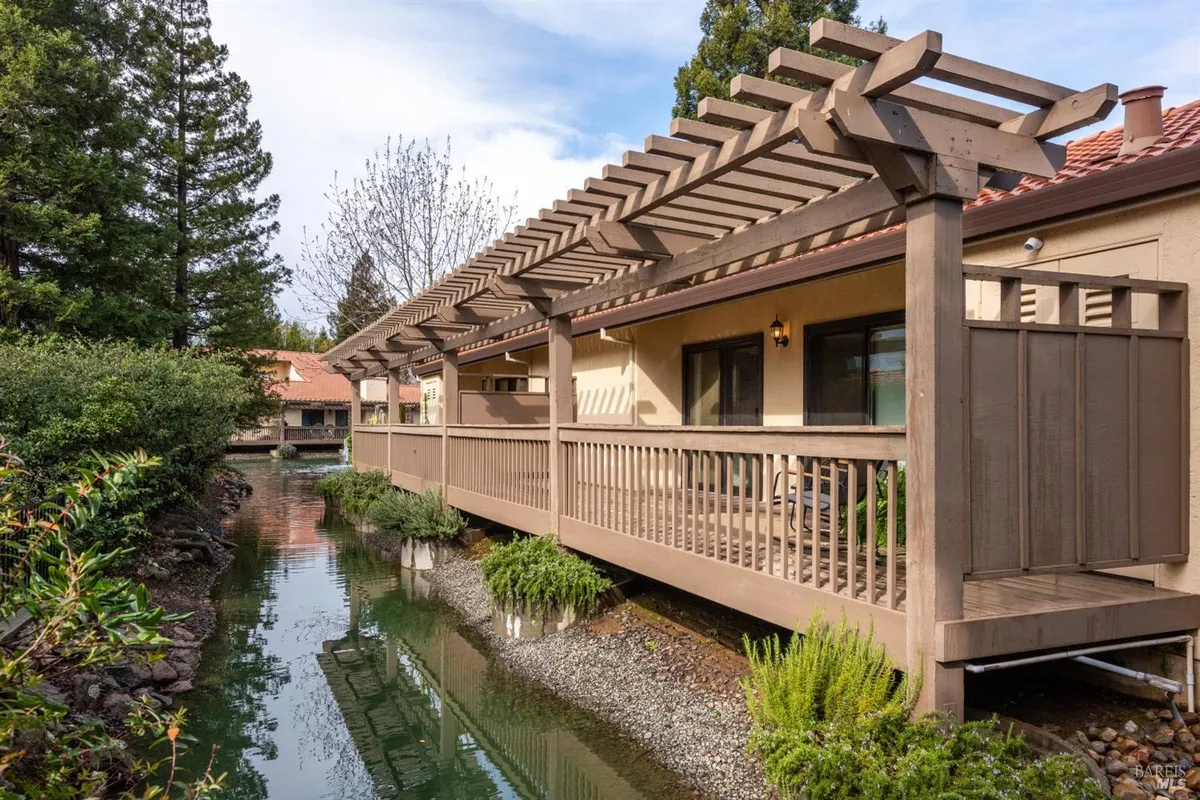 Property Slideshow image 1 of 42 | 43 fountain grove cir, Napa, CA, 94558