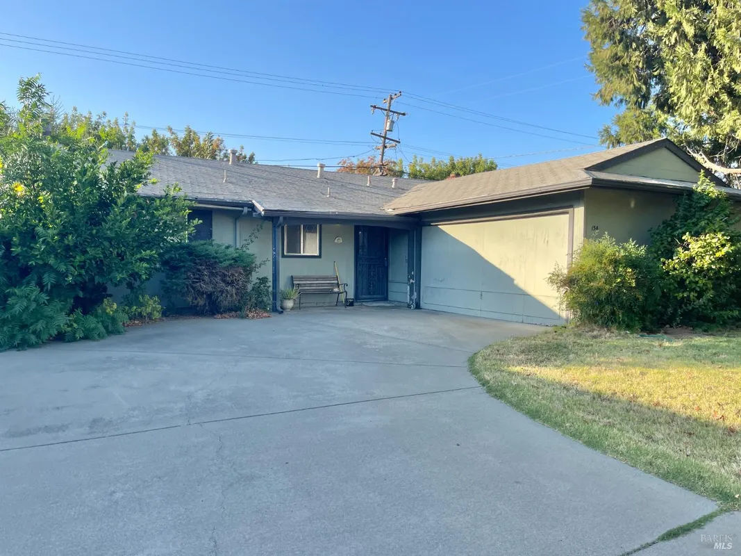 Property Slideshow image 1 of 17 | 154 rainier cir, Vacaville, CA, 95687