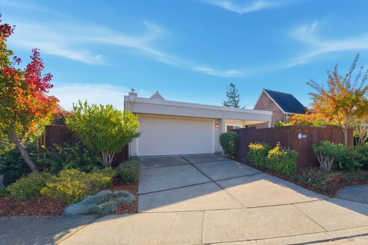 Property Slideshow image 1 of 53 | 679 lobelia ct, Sonoma, CA, 95476