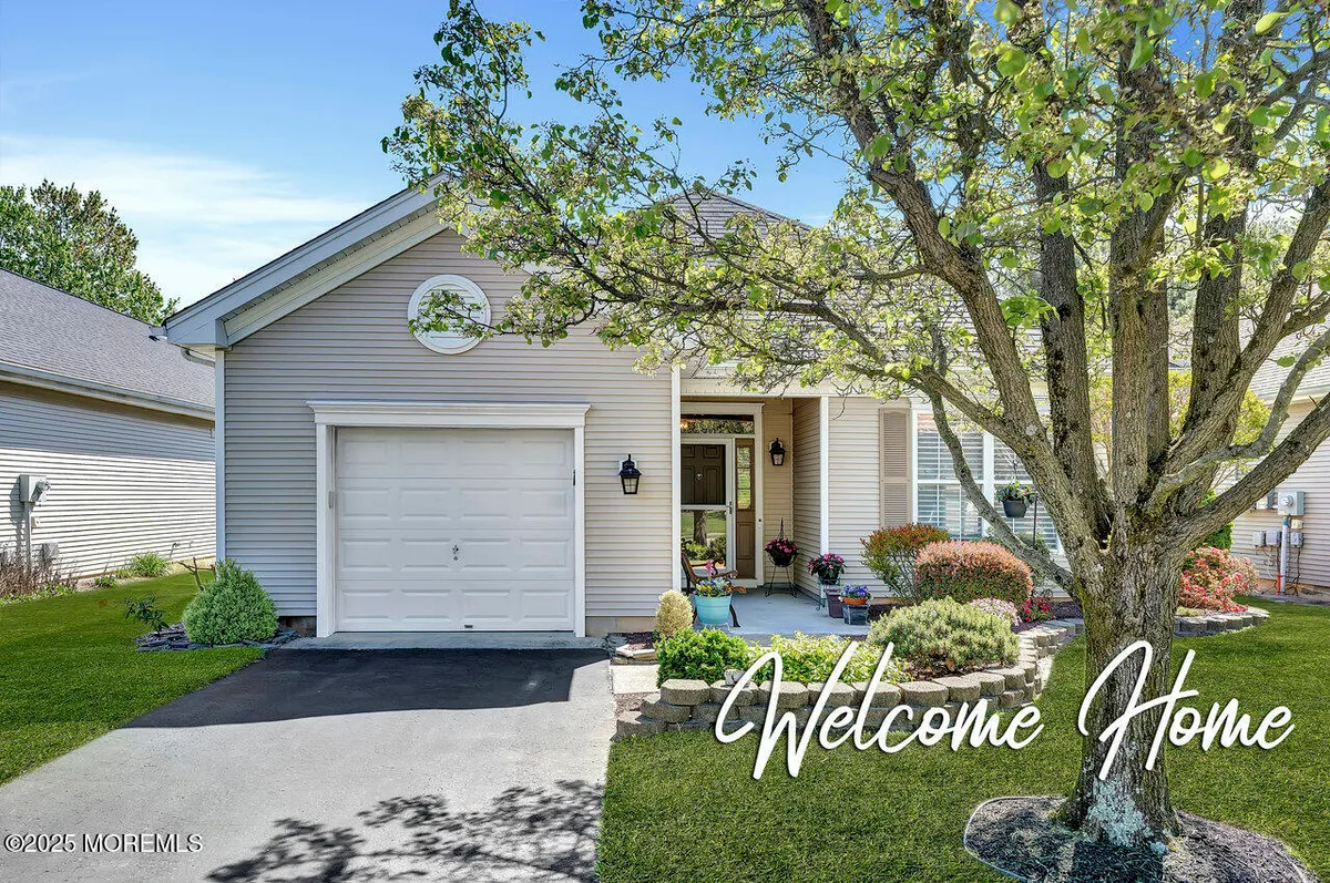 Property Slideshow image 1 of 44 | 4 lilac springs ct, Lakewood, NJ, 08701