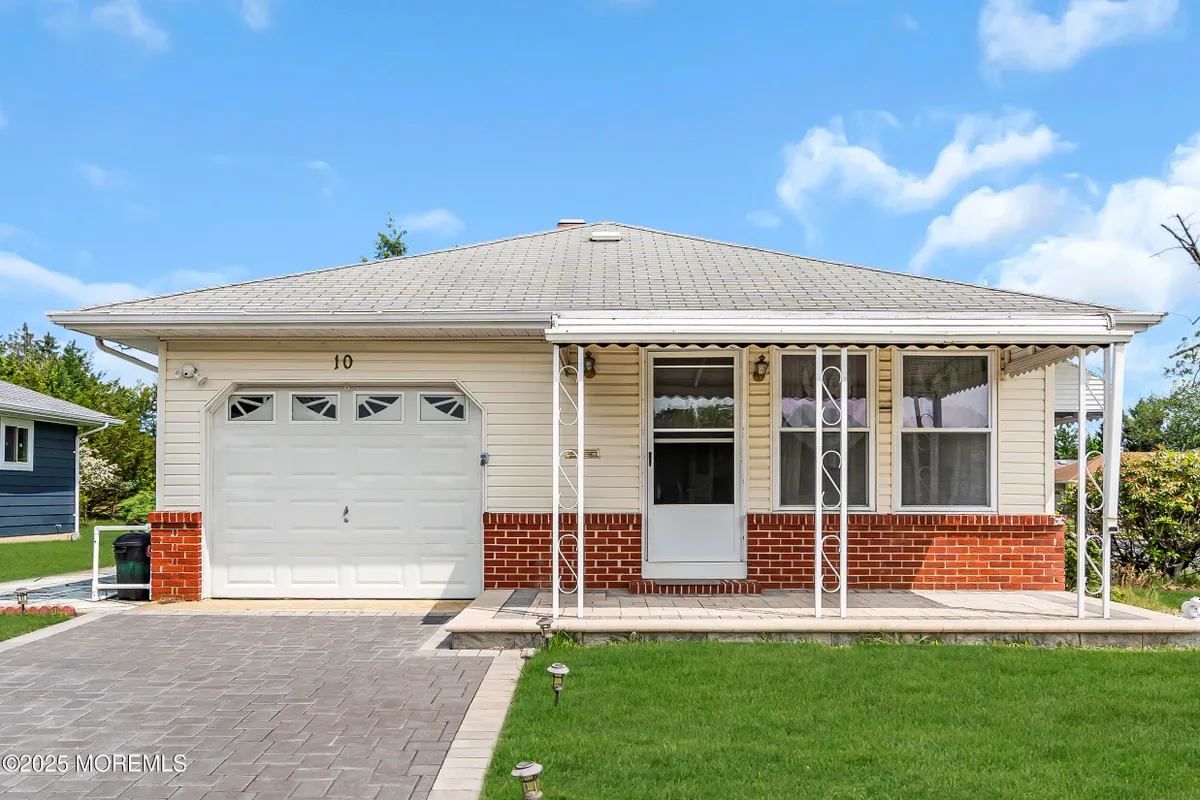 Property Slideshow image 1 of 28 | 10 barbuda st, Toms River, NJ, 08757