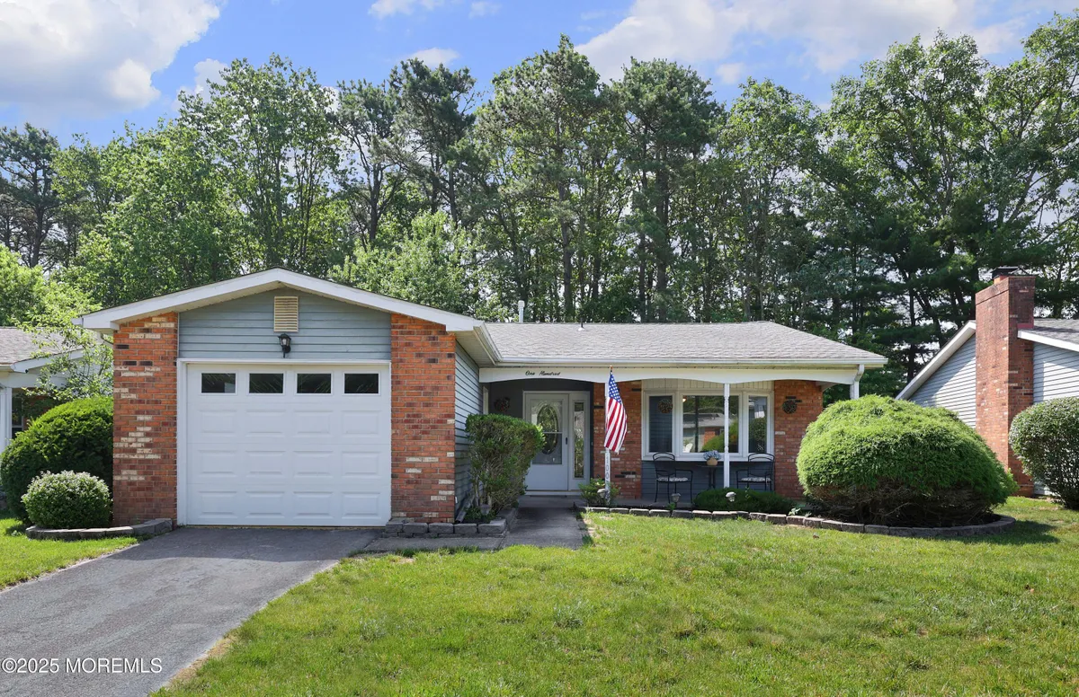 Property Slideshow image 1 of 28 | 100 courtshire dr, Brick, NJ, 08723