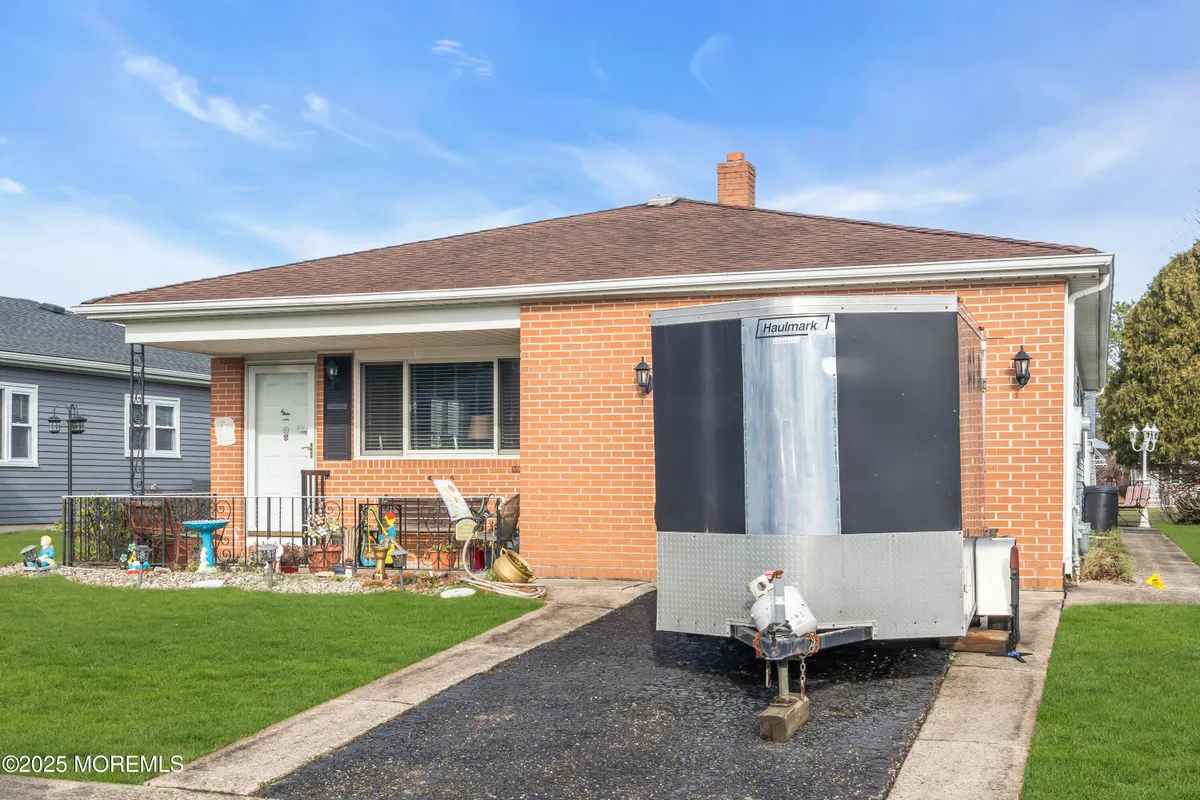 Property Slideshow image 1 of 43 | 8 tijuana ct, Toms River, NJ, 08757