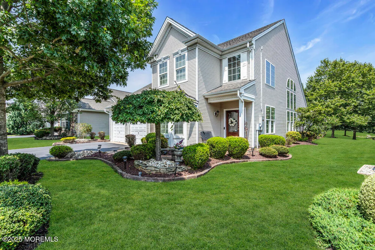 Property Slideshow image 1 of 97 | 10 balmoral dr, Jackson, NJ, 08527